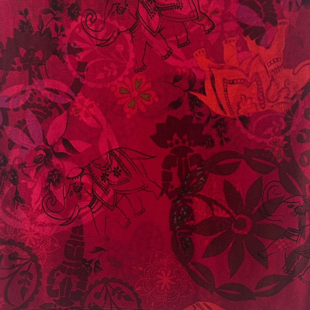 Chic Maroon Patterned Blouse - Picture 4 of 4